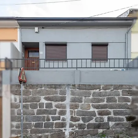With Riverview & Terrace & Ac- 5min To Porto Apartmán *
